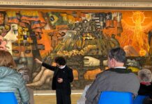 Médicos mayores iniciaron ciclo cultural con visita a tradicional mural de la Casa del Arte